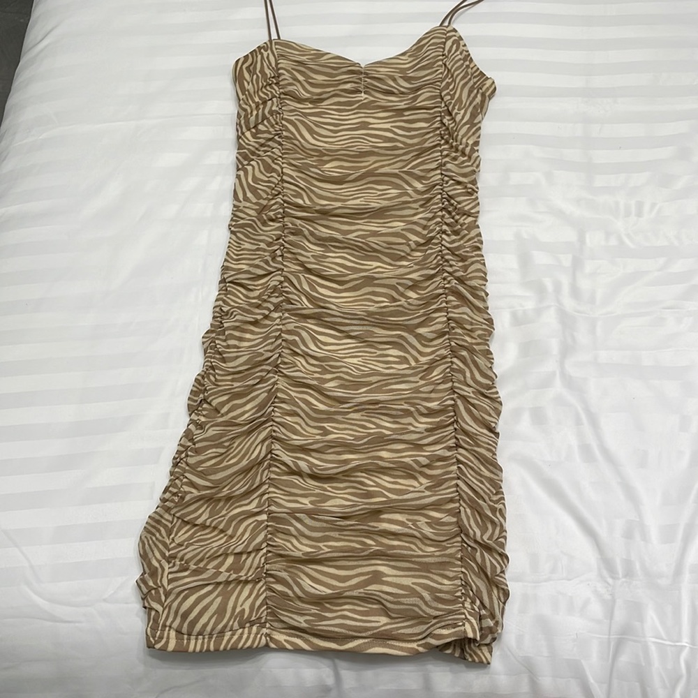 Amazing tan dress perfect for any occasion!!👑🤭